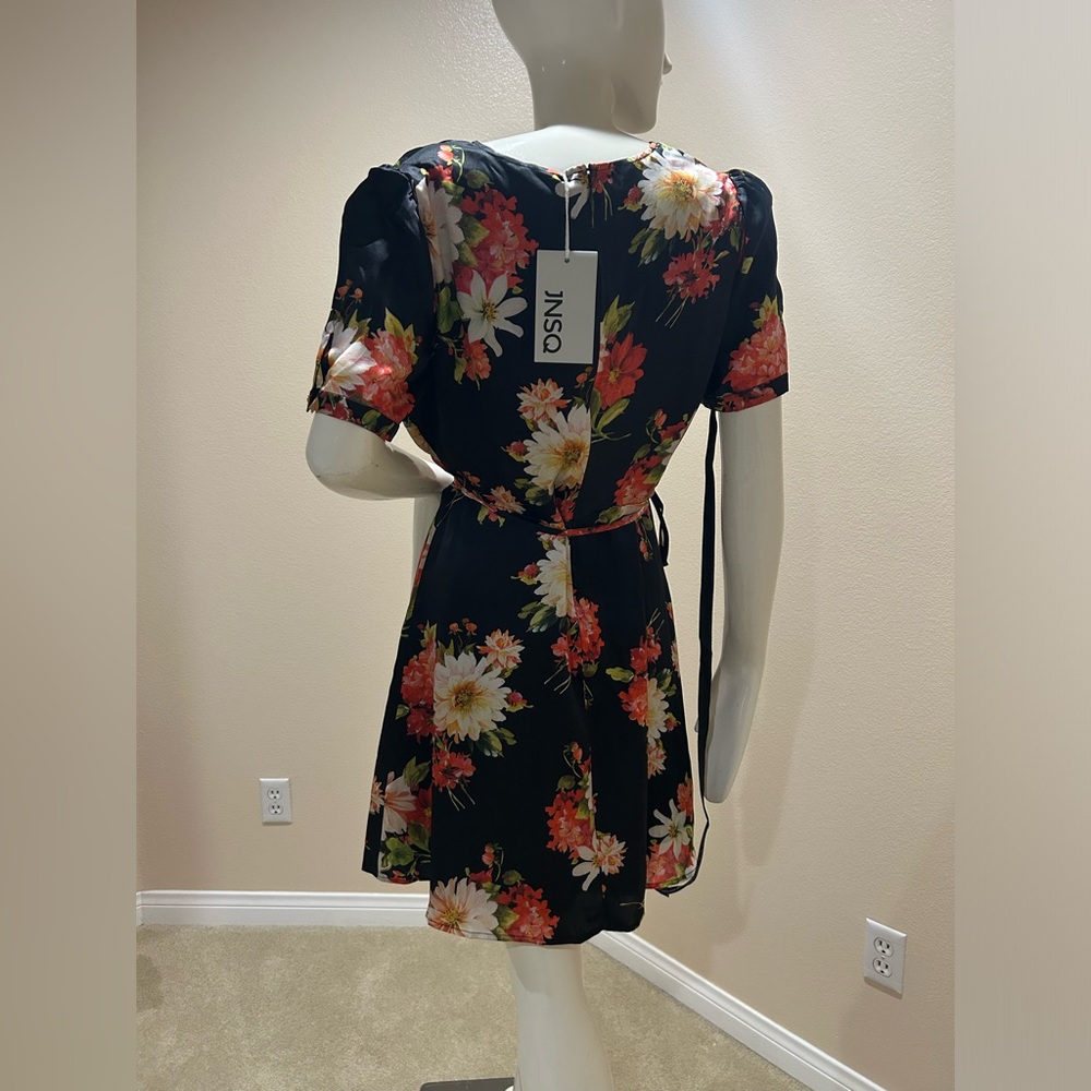 NWT JNSQ Katakina 100% Silk Black Dress with Floral Patterns Size 10 - Picture 3 of 6